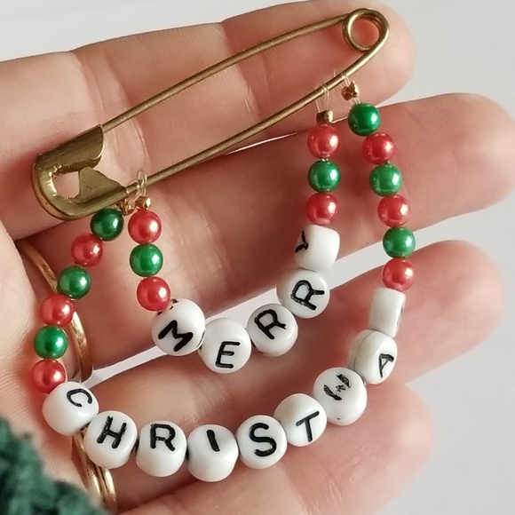 Handmade Merry Christmas brooch beaded letters safety pin red green - Picture 8 of 11